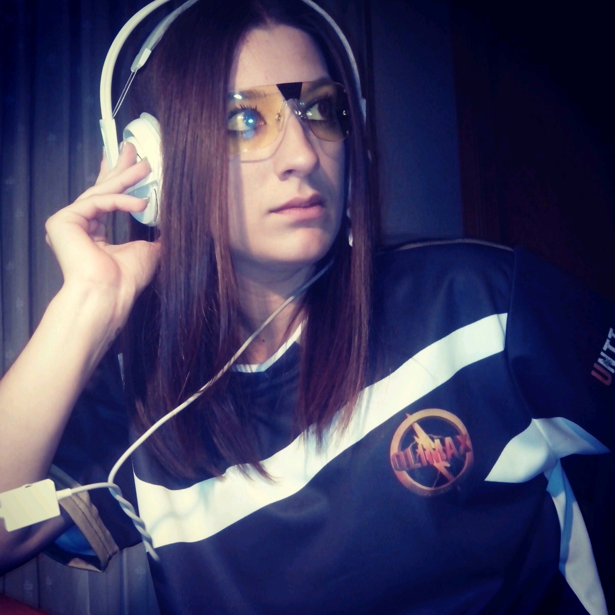 21. Singer. Living my new life in Italy. I'M BACK TO WOW BITCHES.