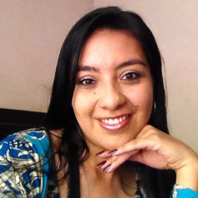 Quiero abrazarte hasta asfixiarte los problemas y hacerte emerger sonrisas... por que tu sonrisa provoca el brillo de mis ojos y siempre alivia mis demonios!!