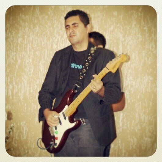 filho de Deus, guitarrista buscando viver  pra Deus