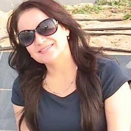 كاتبة ،، وصحفية ،، واعلامية ،،، وكلي اعتقاد بأن لكلّ واحدة منّا قصّة... لا يحلو تقليب صفحاتها سوى ليلا