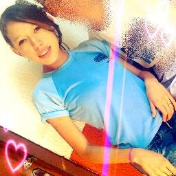 Elα que vive com α cαbeçα nα luα, com músicα no ouvido e corαção nα bocα :)