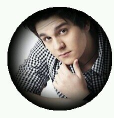 Duas Luanetes apaixadas implorando o Follow do ídolo @LuanSantana . since 05/02/2013 - Michelle e Victoria