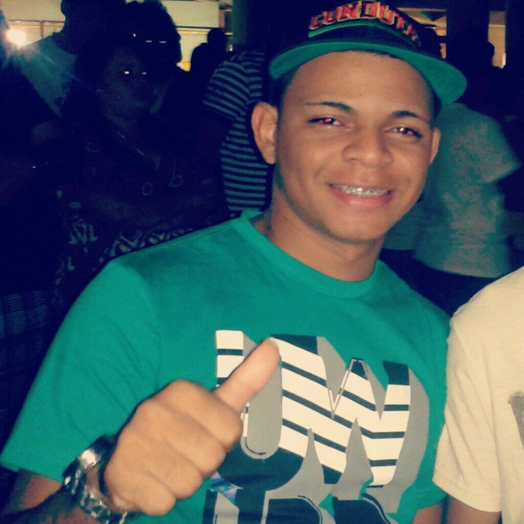 Estudante de Sistemas de Informação! Amante do Reggae!