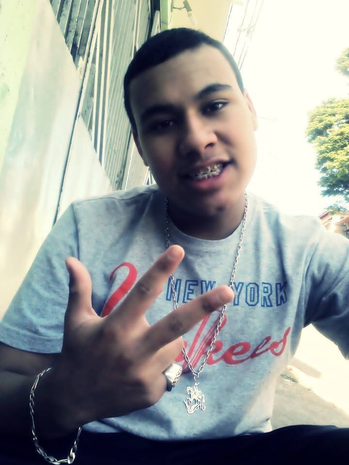 VOU ATRAS DE QUE ME FAZ FELIZ O RESTO QUE SE FODA