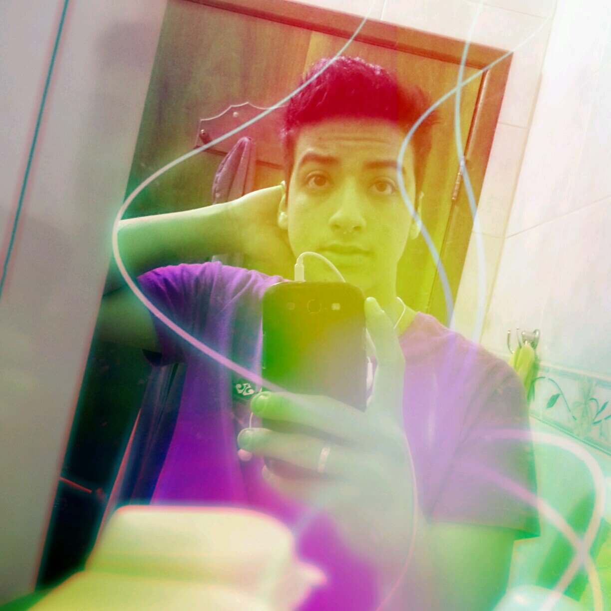Sinto um cansaço q me tira a paz Finjo e disfarço, mas não agüento + Medos e angústias se sobressaem Sinto sua falta as minhas lágrima caem.