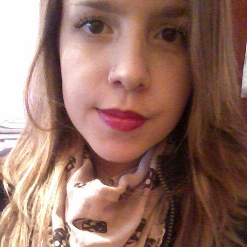 Mayara, 19 anos, taurina, amante de Harry Potter e Percy Jackson. Avenged Sevenfold, Green Day, NxZero, Simple Plan. Chocolate, coca-cola, lasanha, strogonoff