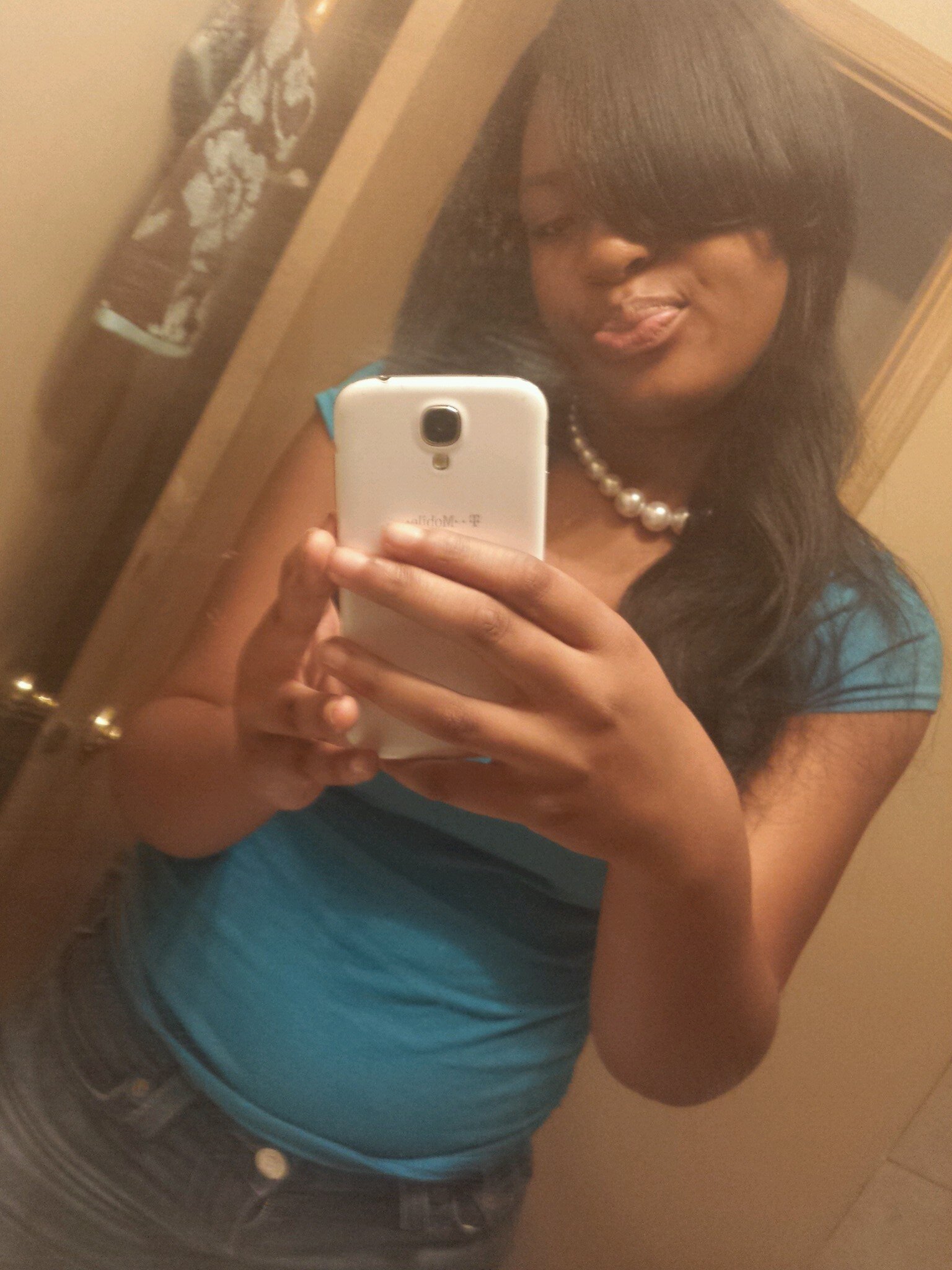 Team ; Yellow Bone :) Team ; SINGLE ! Fwm . Team ; BadBytch &'d She Boogie FOLLOW ME . I'll Follow Back .♡♥♡♥♡Otu#2!!! Follow @RollinDOPEE