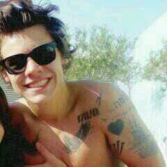 I love you so I gave you a free follow :) if u can follow @snugglewitharry plz thankks