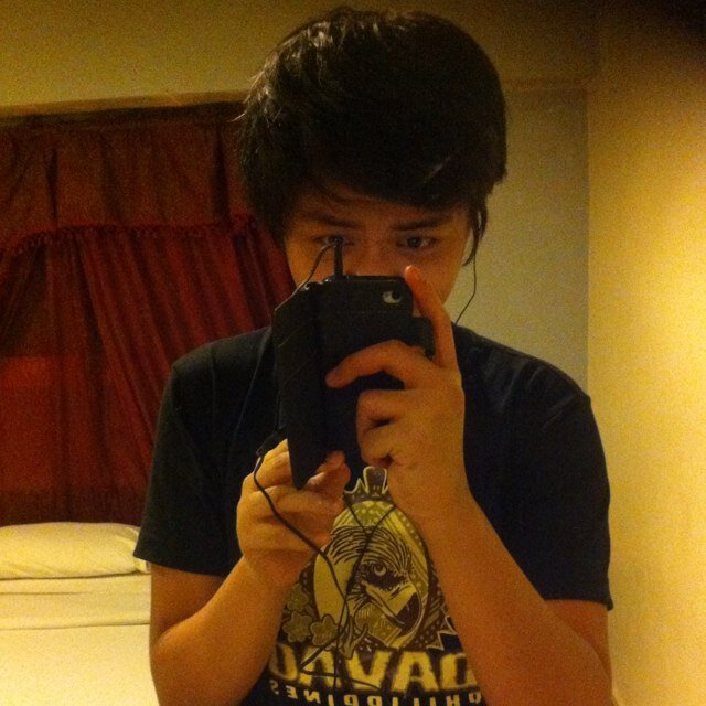 weaklingzz44's profile picture. Black and Blue