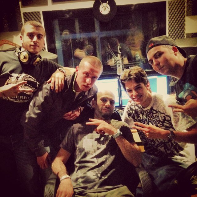 VARIELEMENTI - Rap Music - Italian @thetruejeko @scuffio93 @Ebek_NextKenna e @Yariemc appartenenti alla Black Hole Family. Supportateci!