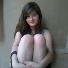 14 yaşındayım 4 yıldır belieber smiler swiftie mahomie ve daha fazlası çılgınım yeşil gözlüyüm takip et geri dönüşüm yapılır :)