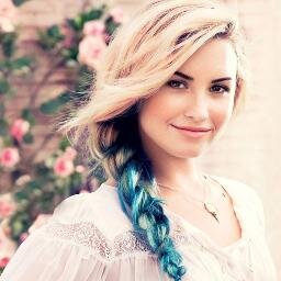14 anos | Belieber | Lovatic | Jusin Bieber sz' | Demetria Lovato † | Sigo de Volta |