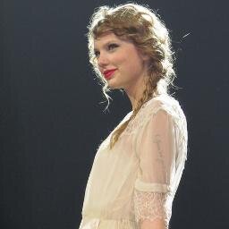 ♡u want me to describe taylor? ugh, i cant♡