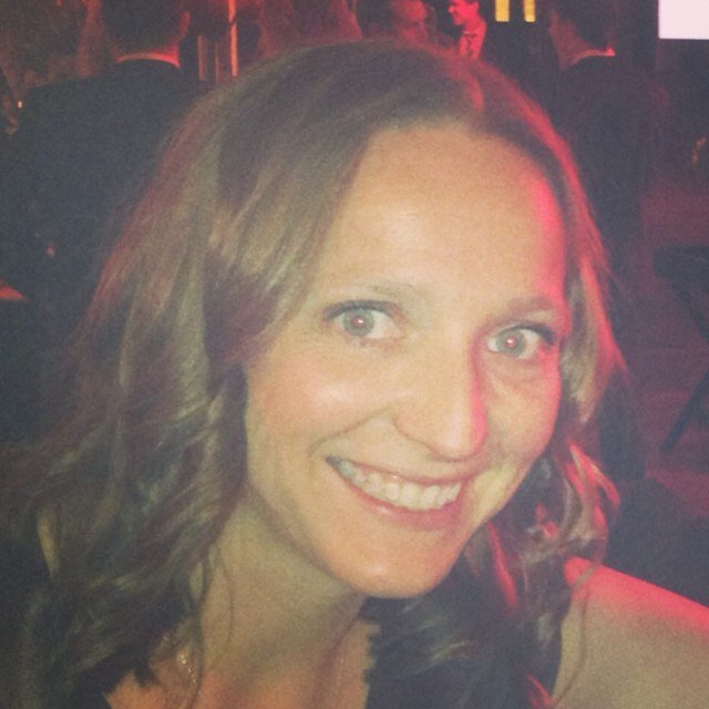Head of Commercial Operations at AFL Players', Ovarian Cancer Research Foundation ambassador & founder of the Silver Lining Ride & Mands' Mob. Views are my own.