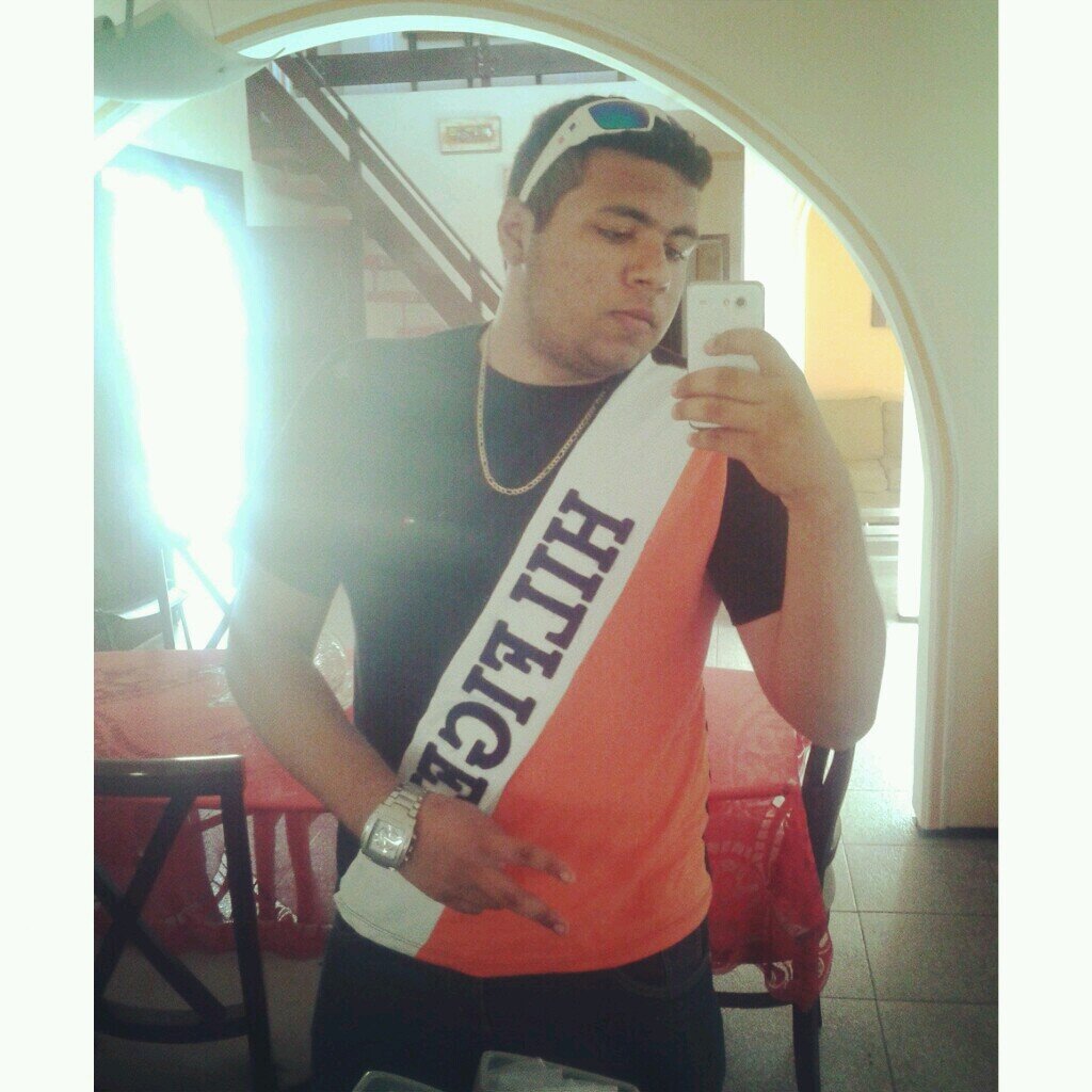 Um bom malandro conquistador nipe de artista pique de jogador.! ♪
