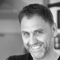 Bienvenue sur mon compte officiel. Suivez-moi pour partager ensemble ma passion, la coiffure. CEO @groupeleturgie & Coiffeur expert pour L'Oréal professionnel