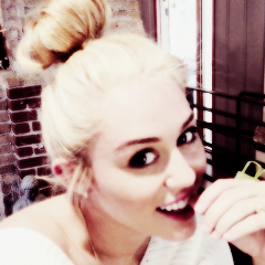 mais puta que a miley, só 2 mileys