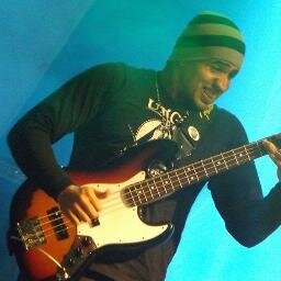 Músico...Baixista da banda Hallel Shaddai, servo de Deus! e Corinthiano maloqueiro e sofredor! graças a Deus! :p \o/ #vaiCurintia!