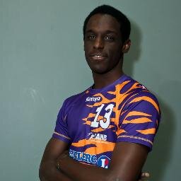 Joueur professionnel de handball au SAHB - Né le 02.04.1994 - 1.93 m - 83 kg - Demi-centre