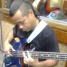 Musico, un poco cuerdo en este mundo de locos... https://t.co/hRUsvzPZyJ Directivo de @tibupanas Bajista de @thechillingtrio