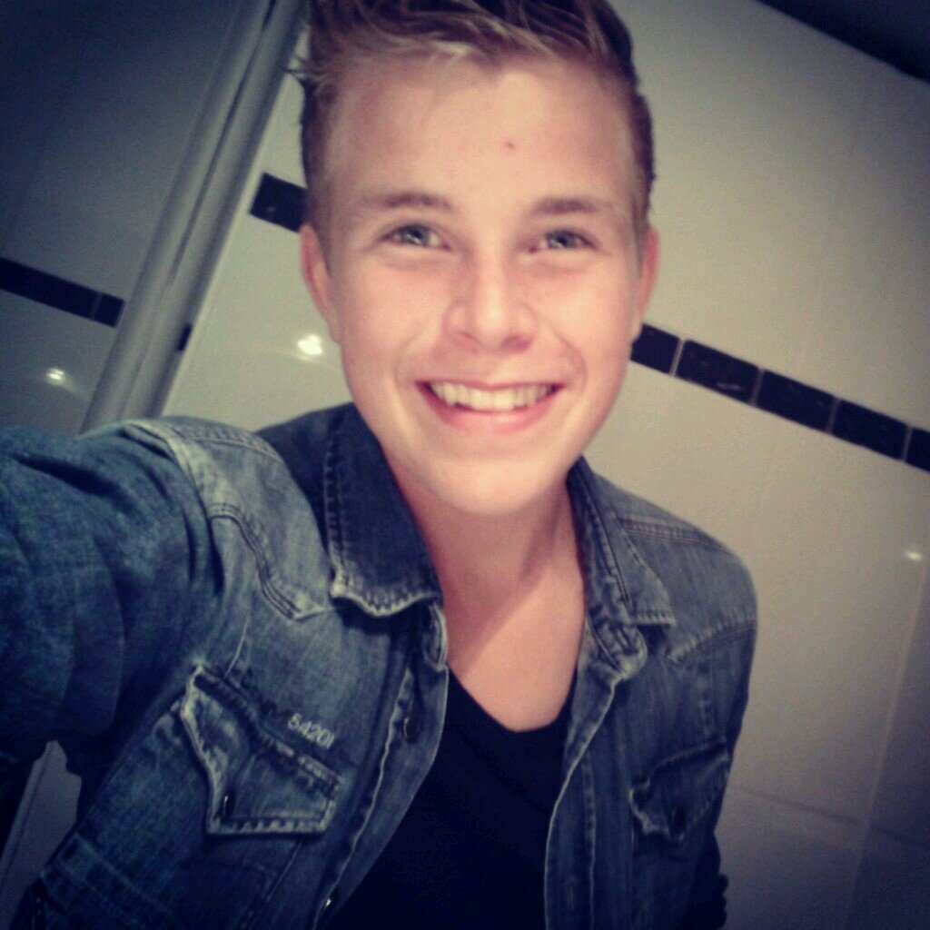 AFCA!/ deto B2/ vriezenveen/ noordikslaan/ havo 4/15 jaar/ juve/ #4/ snapchat: deanvhlaar/ insta: dean_vh_laar