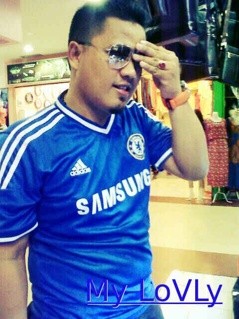 R_yan85's profile picture. 85 \m/