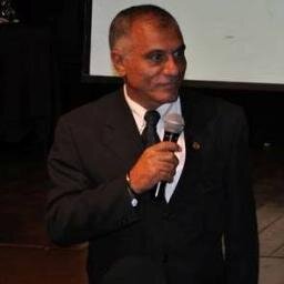 Engenheiro Civil
Administrador  
MBA Gestão  de Pessoas e Negocios
MBA Economia e Finanças 
Eletrotécnico 
 Corporate Relationships
