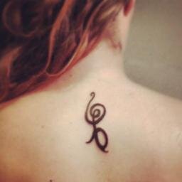 haipascual's profile picture. Para algunos vivir es galopar un camino empedrado de horas, minutos y segundos... #extremoduro