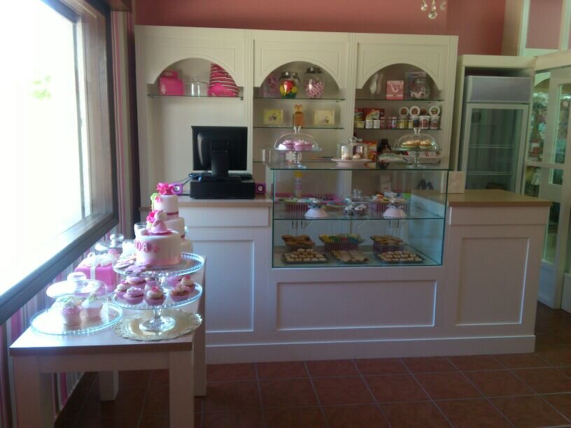 Tu tienda de cupcake, galletas decoradas, tartas con fondant y desgusta el cafe Illy