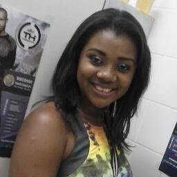 uma pessoa q ama moda sou simples,amiga ,mais tambem brava quando tem que ser e muito apaixonada pela vida capricorniana e além disso tudo amo minha vida