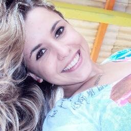Antes de julgar alguém, pense e reveja seus erros, talvez não valha a pena julgar o próximo!! #ficadiica' 
  / beeju, poor: Cristiani Mayara Ramalho, :)