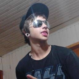 Sou aquele mesmo, aquele que voce tenta ser, mais nao vai conseguir porque nao é eu. :p  mino da @uma_naniiika c: