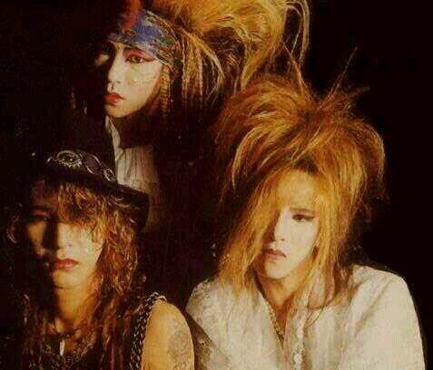 Xをはじめ、ホルモン、Janne、Dir、その他いろいろ聴いております。
ドラム、ギターなど興味あります。
マイペースに呟きます。

ツイートに深い意味はございません。