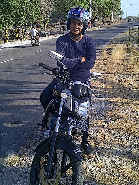Aku sngat mencintai dia dan aku sngat menyayangi dia.