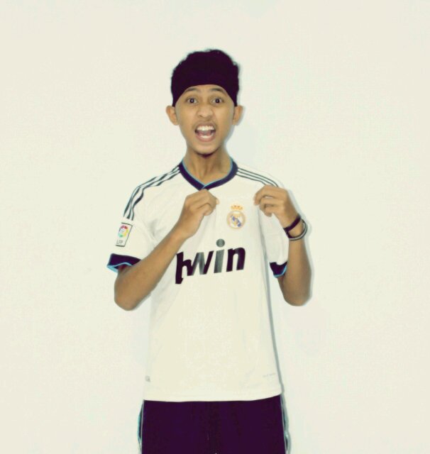 Terus berusaha meskipun nanti akan gagal, setidaknya kamu bangga bisa terus berjuang sementara yang lain telah menyerah. HALA  MADRID..!!