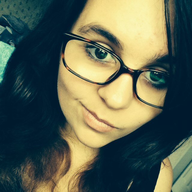 The names Lizzie, I live in England. My favourite fandoms are Kuroshitsuji/ROTG/OUAT and I am also an actress in pantomimes and One Act Plays! :)