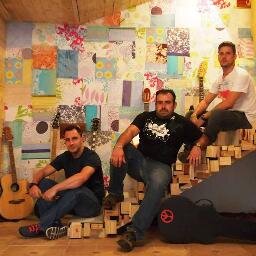 SINRASTROS banda de rock Venezolano, integrada por @nattanbello  @fjlucenan y @mcdawels.
 Tenemos disco en vivo y Grabando el primer disco en estudio.