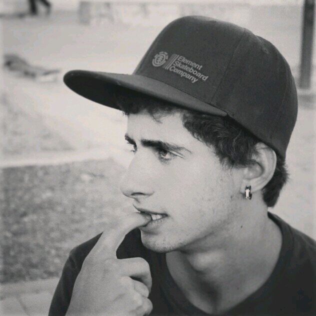 Surf y skate como forma de vida╰ɵ───ɵ╯

Ing.Informática UC3M 💻