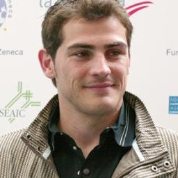 hola oy curro tengo 20 años. Mi padre es Alvaro, tengo novia @lhdpLaura y nuestro hijo @uliSE_LHDP. mi hermana