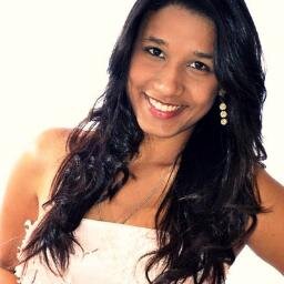 Apenas uma latina americana sem dinheiro no bolso.
