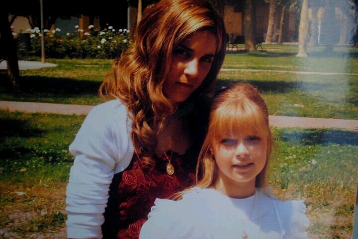 Madre y esposa feliz, nacida en 1987 lo que más me gusta es vivir la vida.