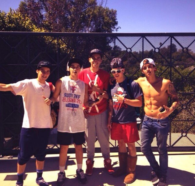 0/5 follow me or not it doesn't matter the only thing makes me happy is being a Janoskianator.                             
  #Janoskians- Proud Slu+