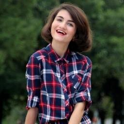 The author of The Brunette Notes blog, owner of VINTAGE HERITAGE vintage shop
