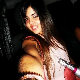 No tengo todo calculado,
ni mi vida resuelta,
sólo tengo una sonrisa y espero una de vuelta♥♦♣♠