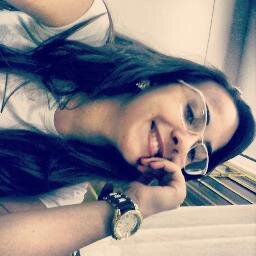 E nessa de cuidar, vou cuidar de mim. De mim, do meu coração e dessa minha mania de amar demais, de querer demais, de esperar demais. (Caio F. Abreu)