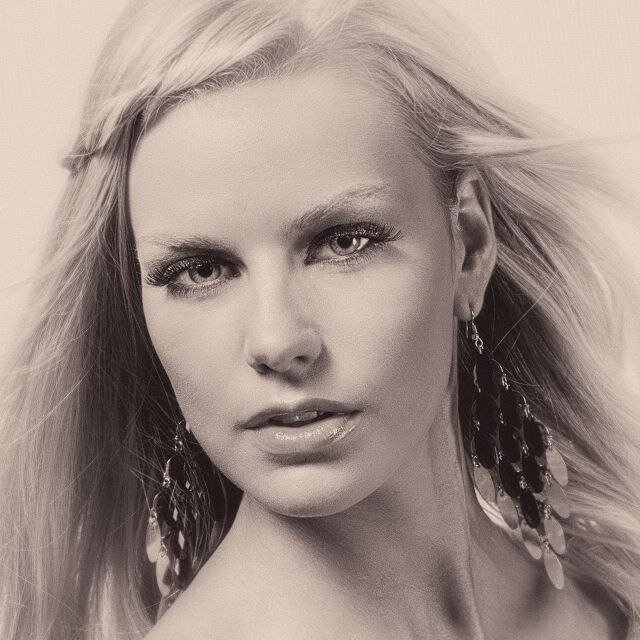 MVeenstra149's profile picture. Afgestudeerd HBO Commerciële Economie Saxion Topsport Academie ➡️ A-status NOC-NSF ➡️ Marketing assistente NewSkoolMedia ➡ WK Dames Motocross