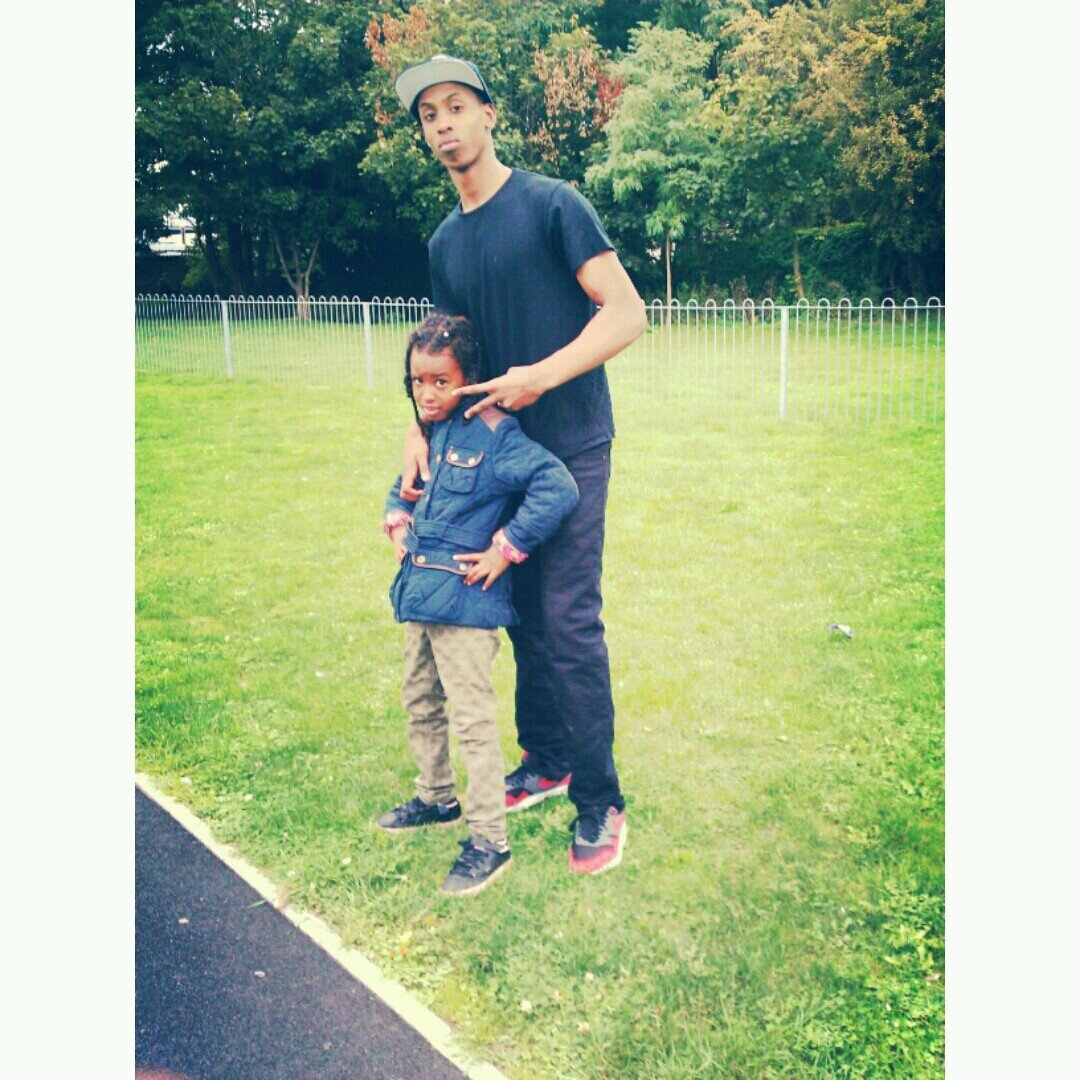 Straight outta LDN♤♤ From Hargeisa Sho☆
Young niqqa Follow man. Instagram; Dede1arda_♤ Future Footballer♔