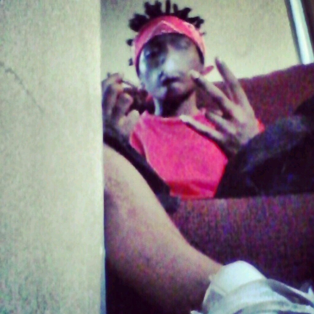 Smoke Smoke Yea That's Me ! Fwmmm KIk @ What's Real_Shortie #Libraa
@Smoke