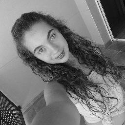 Un 16 me cambio la vida. Que sea pequeña no significa que no pueda hacer grandes cosas. Queriendo y dando la vida por mi tonto. 16072013.♥.