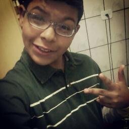 Não ligo que me olhem da cabeça aos pés..porque nunca farão minha cabeça e nunca chegarão aos meus pés
_